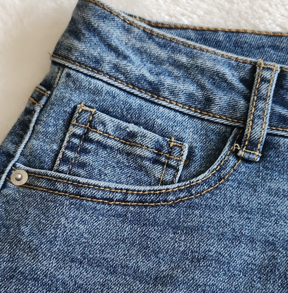 👖 No Boundaries Women’s Blue Denim High-Rise Shorts – Size 8, NWT - Picture 11 of 14